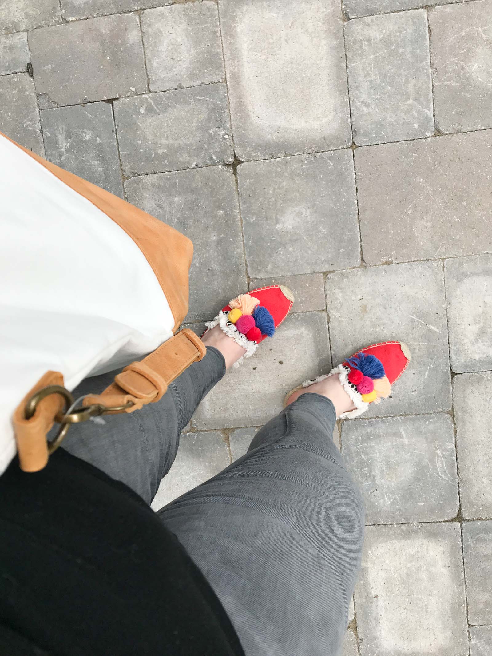 pom pom mule slides