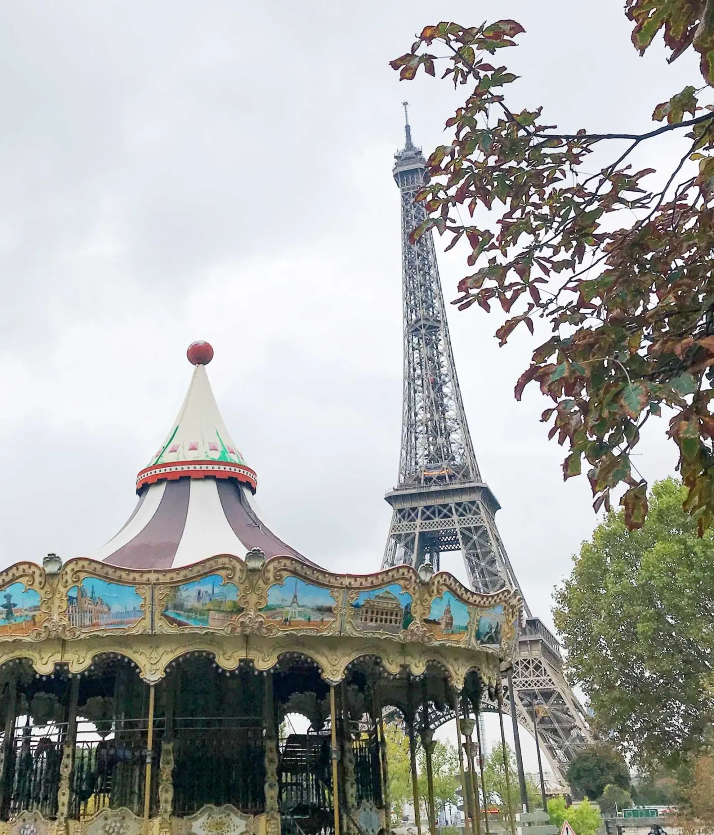 carousel eiffel tower torcadero