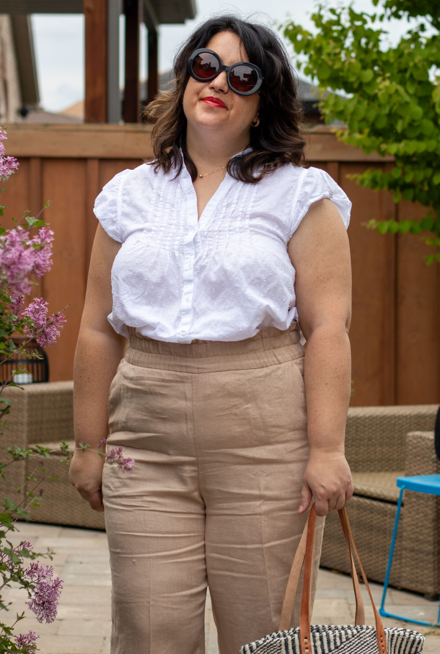 beige linen trousers outfit