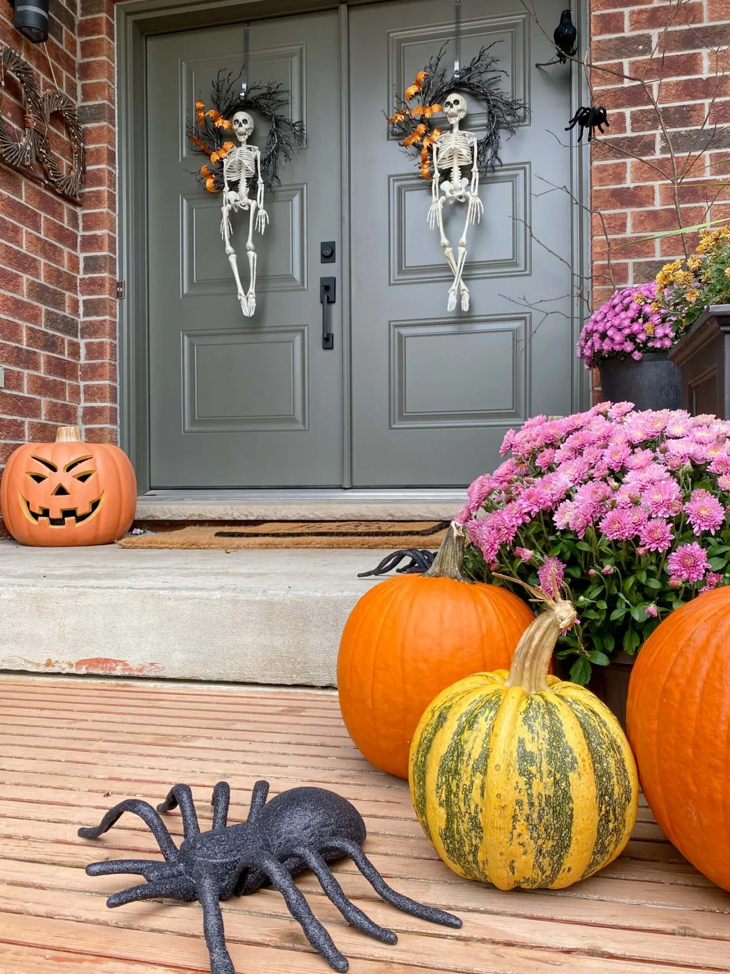 front porch halloween decor