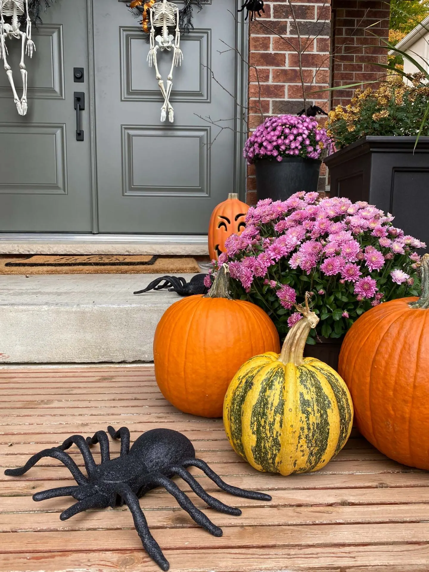 front porch halloween decor