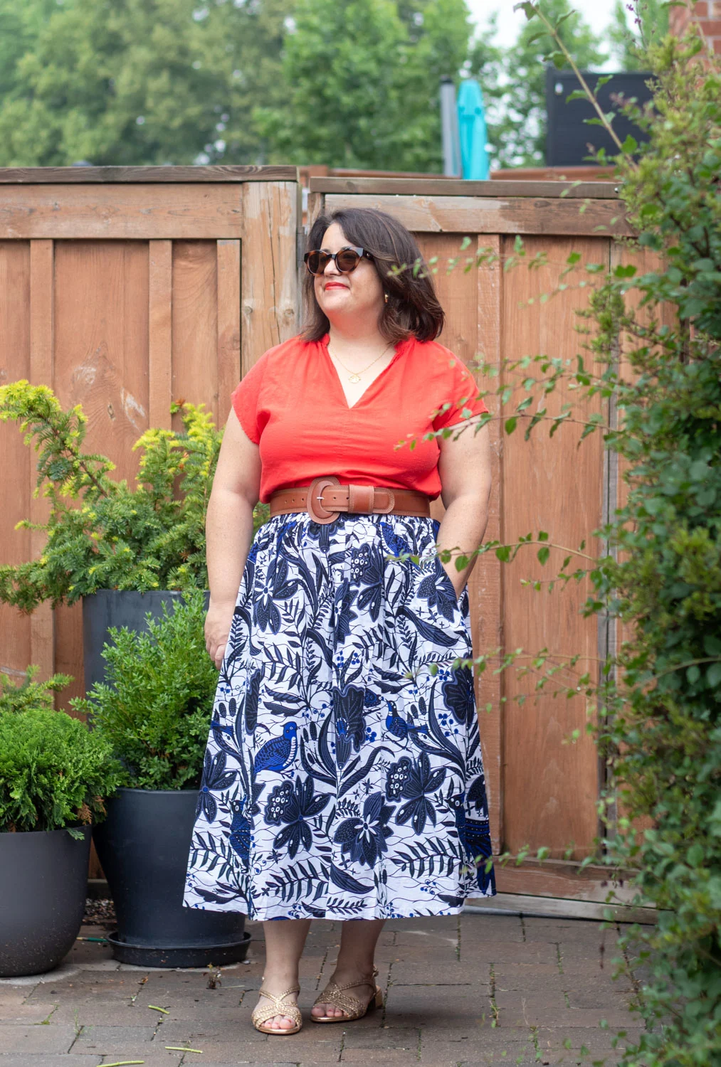 red shirt printed skirt