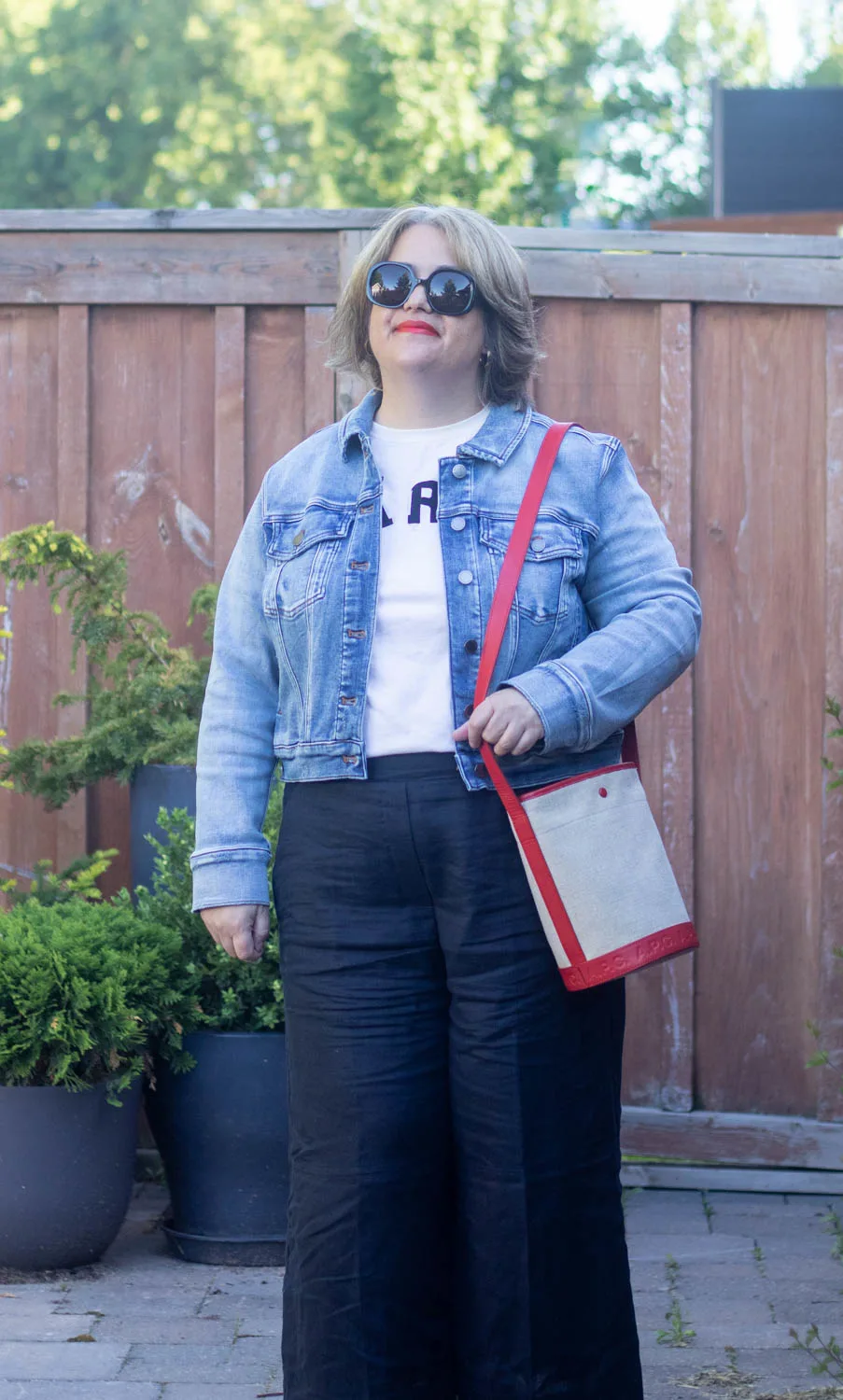 navy linen culottes outfit with jean jacket 