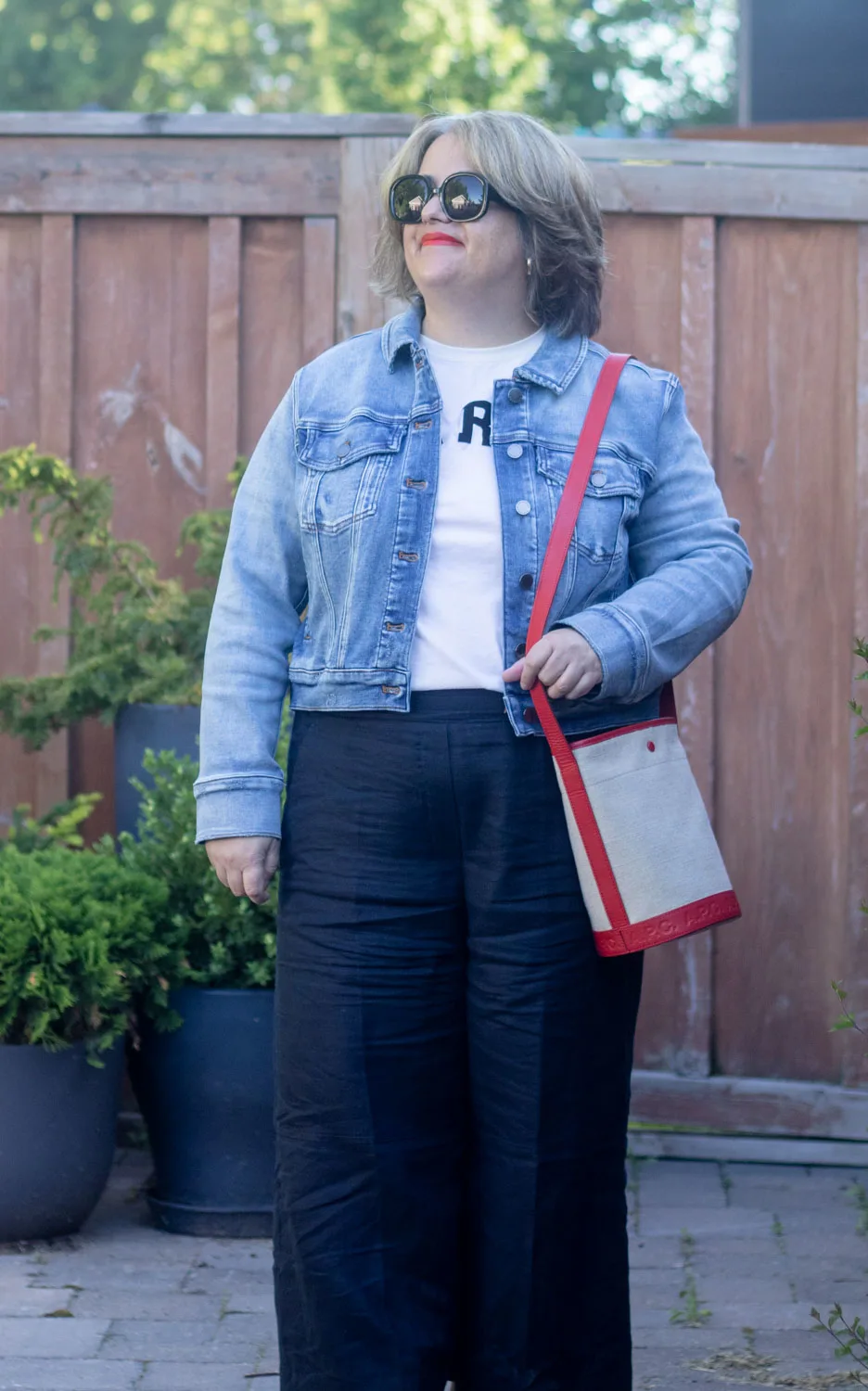 navy linen culottes outfit with jean jacket 