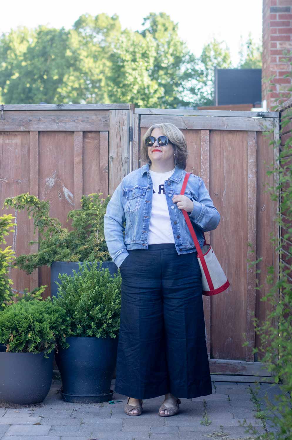 navy linen culottes outfit with jean jacket 