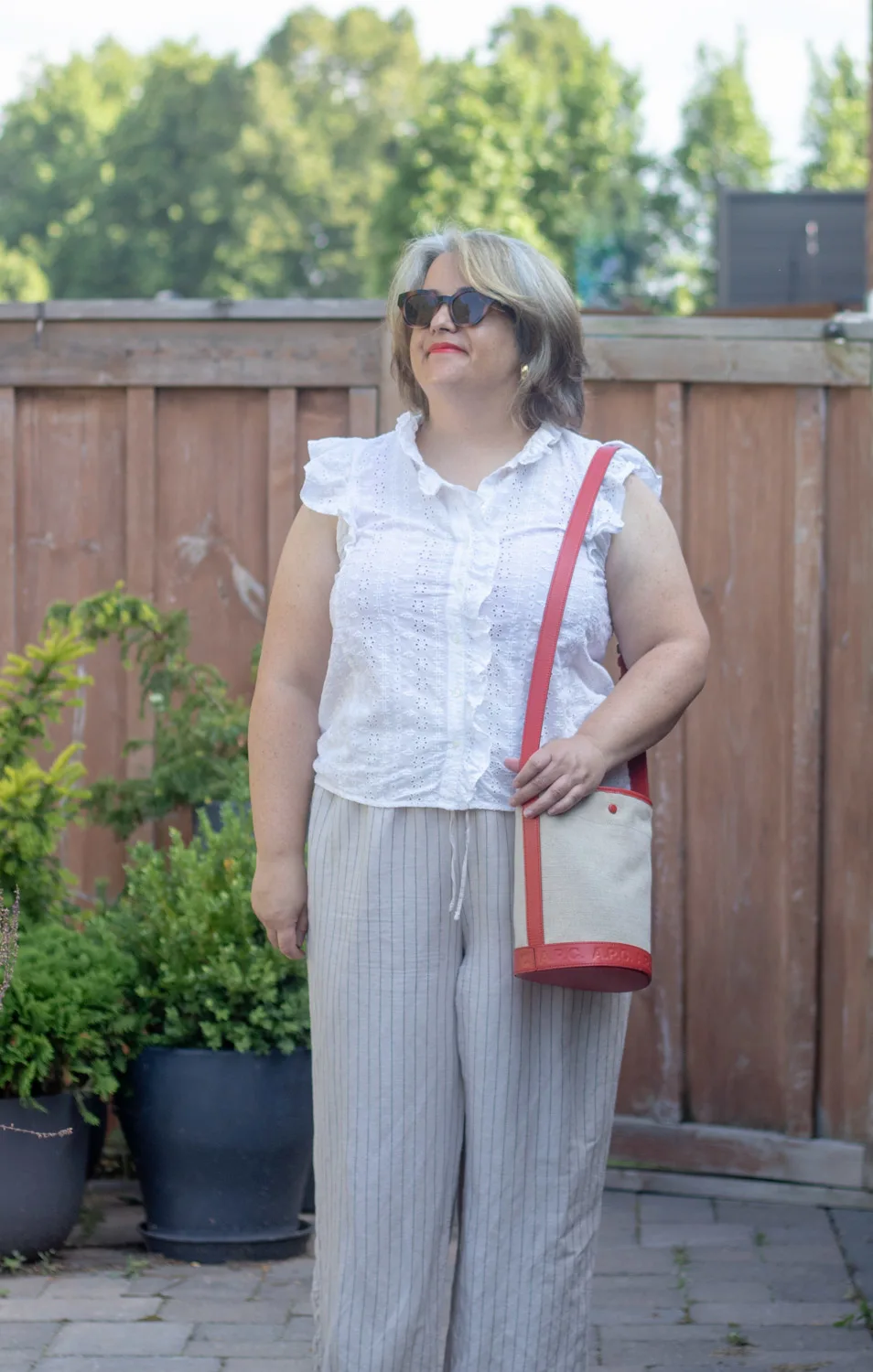 summer work outfit linen pants with sleeveless blouse