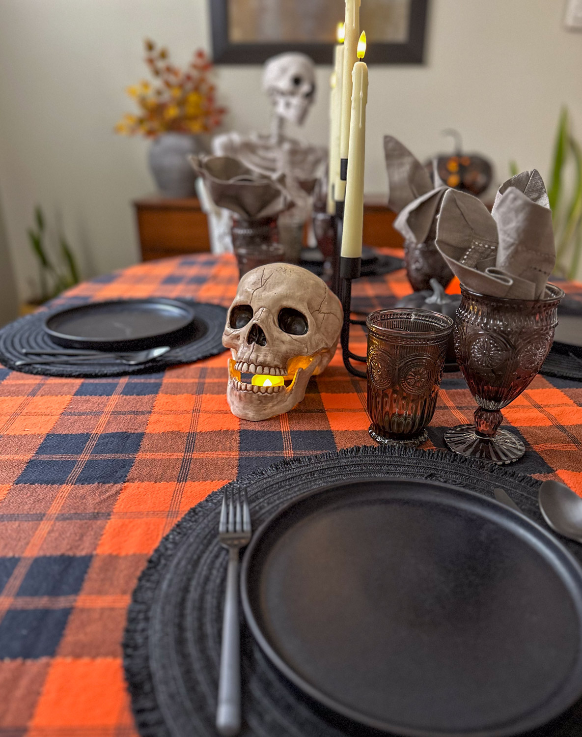 Halloween table setting, spooky table setting