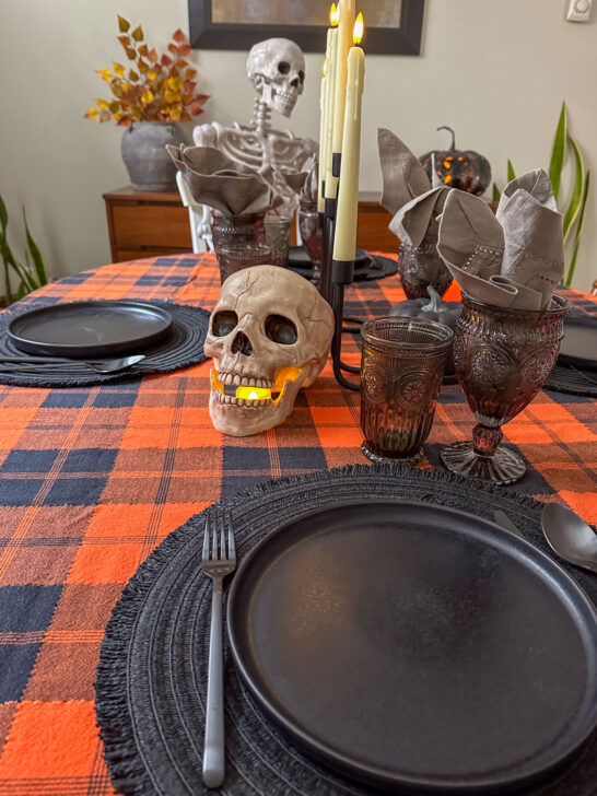 Halloween table setting, halloween tablescape, spooky table setting