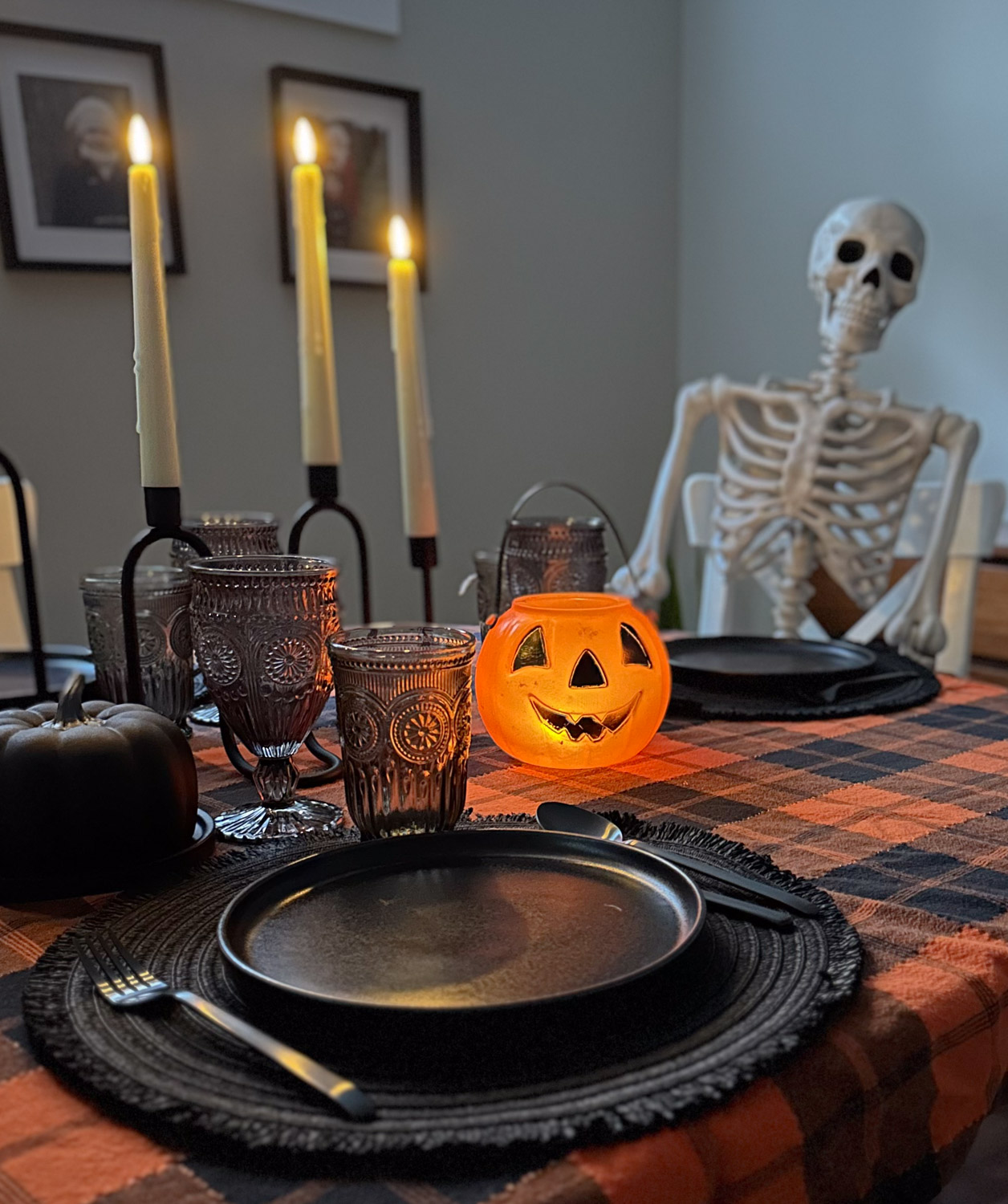 Halloween table setting, Halloween tablescape, spooky table setting