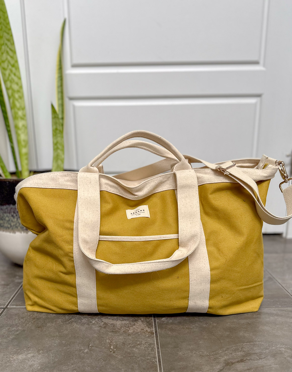 sezane maxi tote, sezane weekender bag